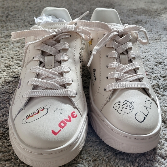 NWT New York Themed Adorable Sneakers - Picture 3 of 8